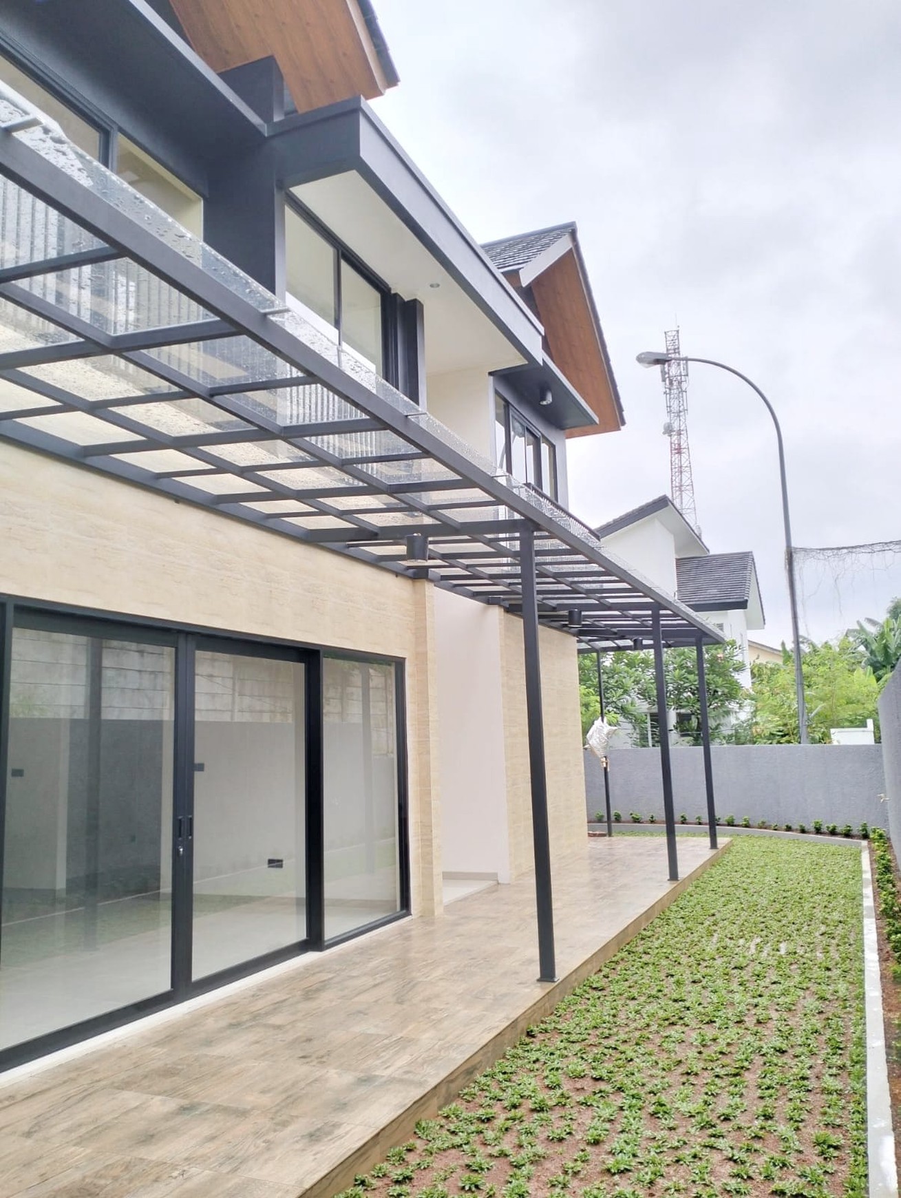 Rumah Bagus Di Jl Lili, Puspita Loka BSD Tangerang Selatan