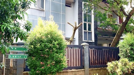 Rumah Bagus Di Puspita Loka BSD Tangerang Selatan