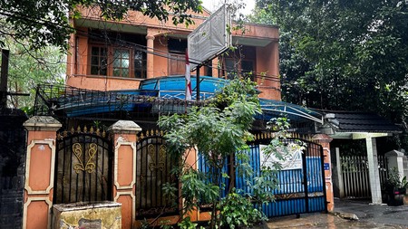 Rumah 2 Lantai, Akses Jalan 3 Mobil Di Perumahan Elit Gudang Peluru, Dekat St. KA Tebet