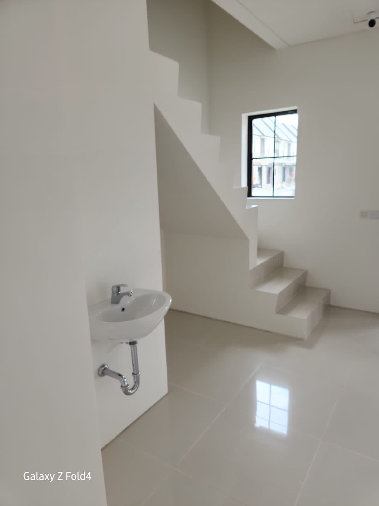 Murah 3 K.tidur Disewakan Rumah Graha Natura Dekat Minimalis Modern Area G Walk Citraland , Pakuwon Mall, Ptc, Supermall