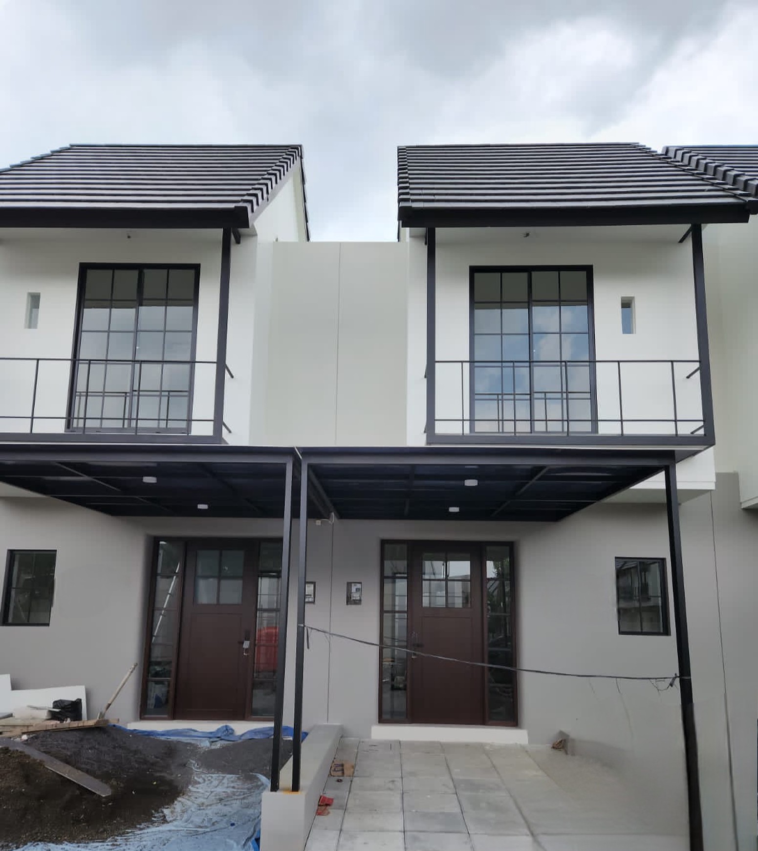 Murah 3 K.tidur Disewakan Rumah Graha Natura Dekat Minimalis Modern Area G Walk Citraland , Pakuwon Mall, Ptc, Supermall