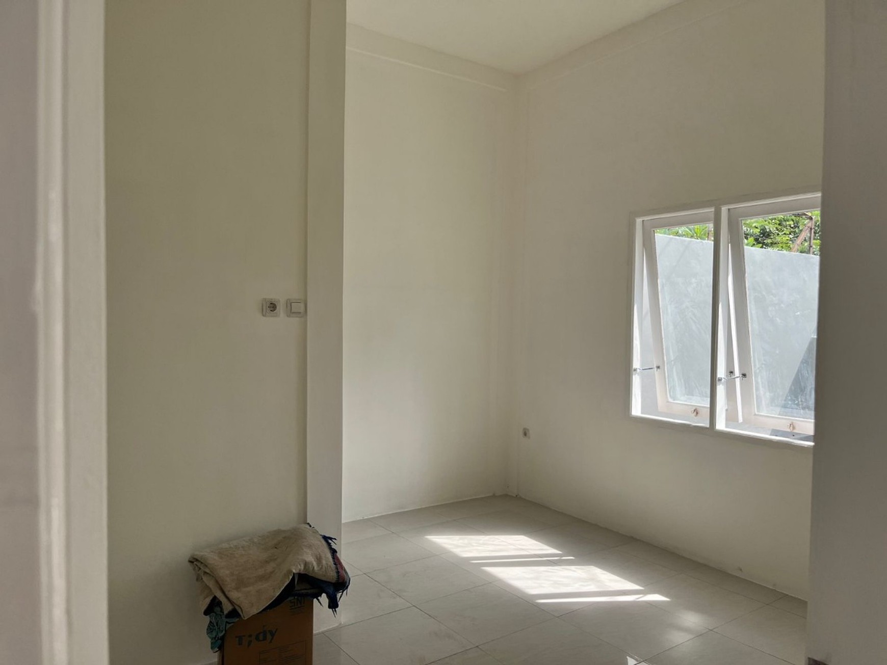 Dijual Cepat Rumah 1 lantai,jalan lebar di Graha Raya Bintaro.