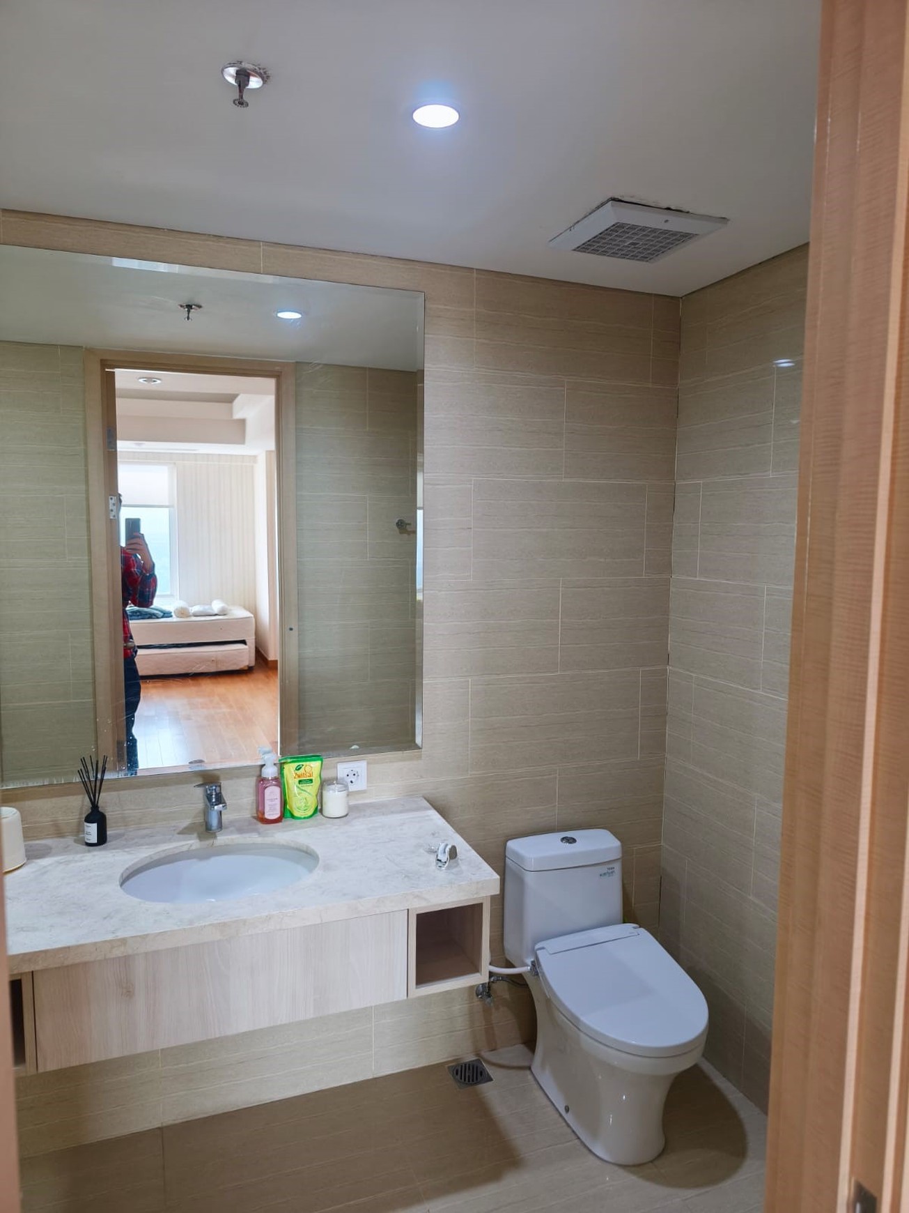 Apartemen Dijual One East Residence Kertajaya Indah dekat Galaxy Mall
