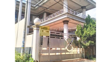 Rumah 2 lantai Pusat Kota