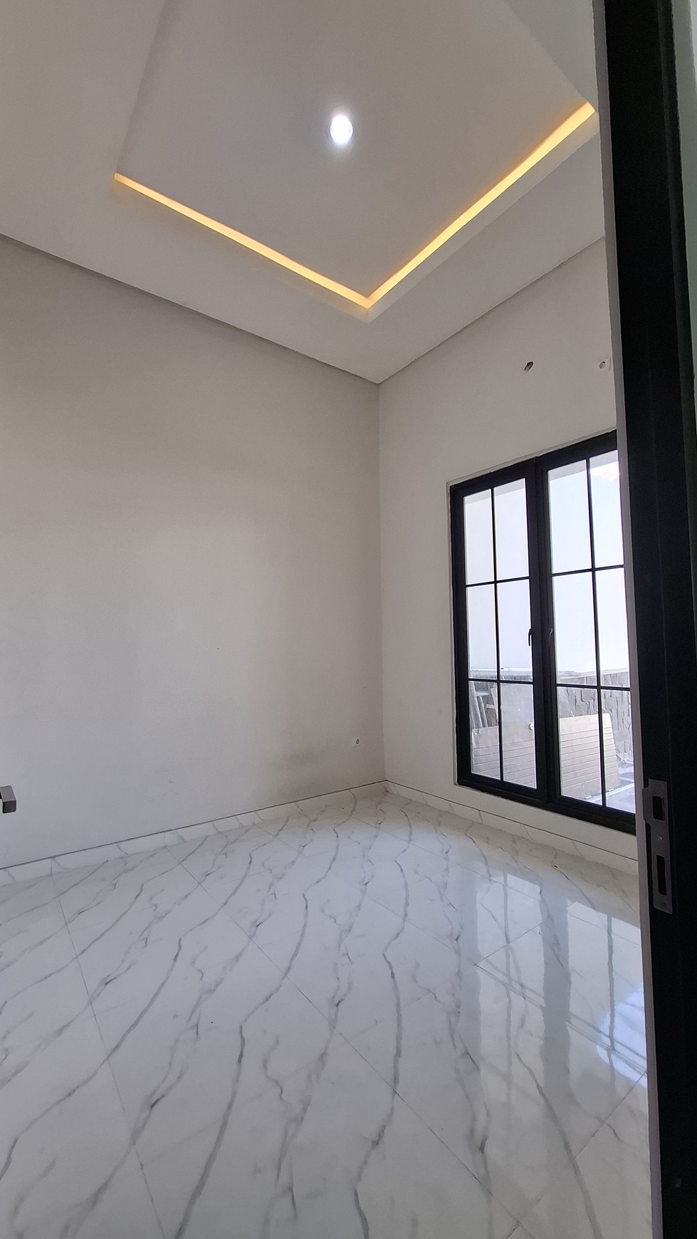 Rumah Hook Eksklusif di Rungkut Mapan Tengah - Desain Minimalis Modern