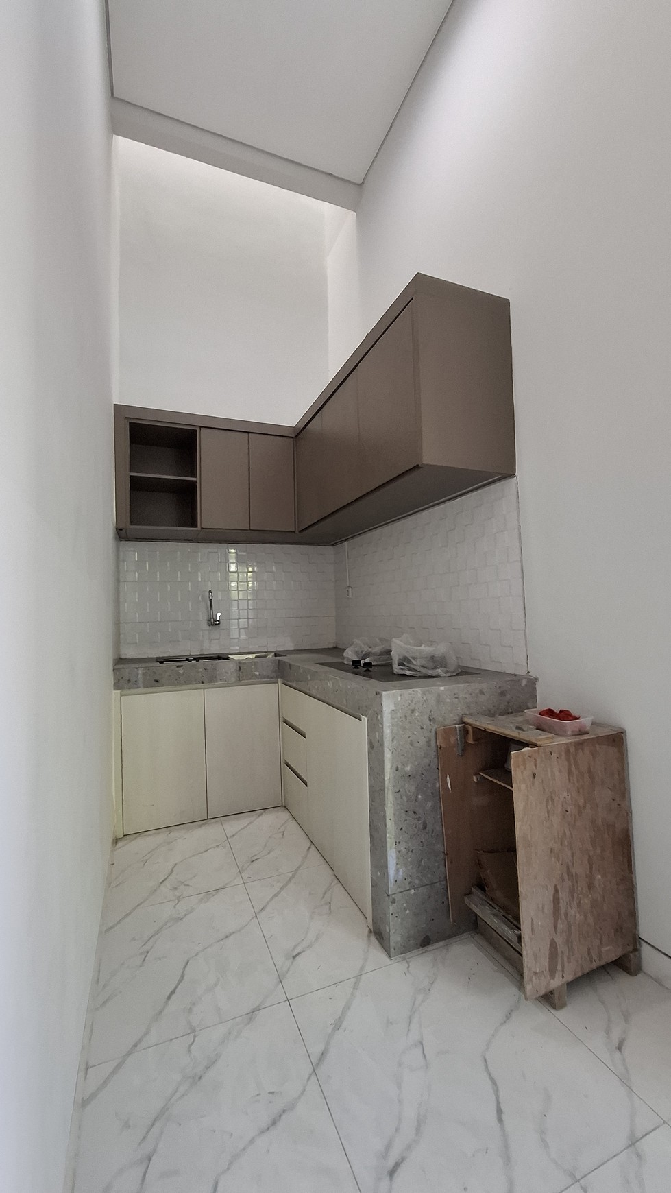 Rumah Hook Eksklusif di Rungkut Mapan Tengah - Desain Minimalis Modern