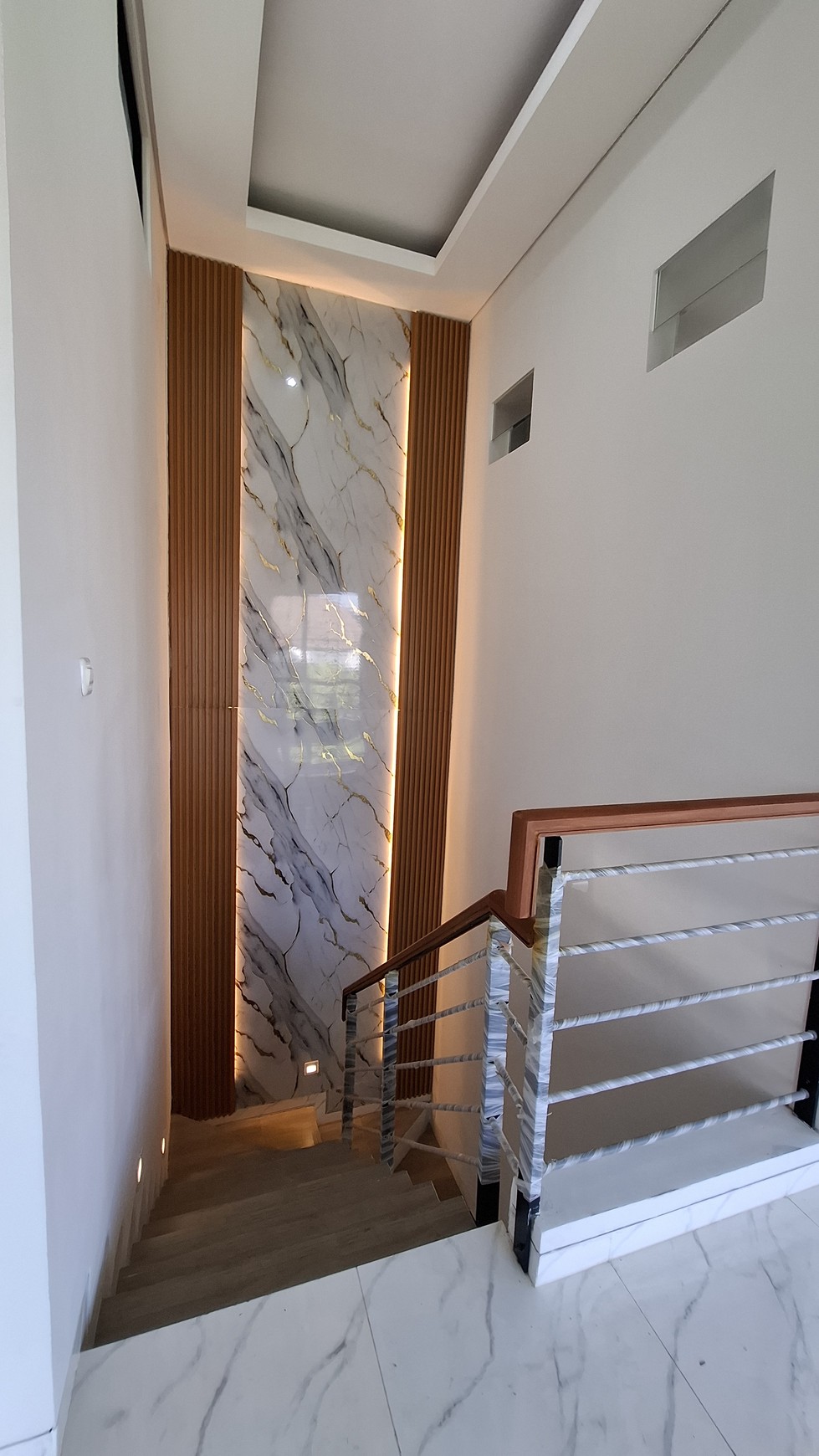 Rumah Hook Eksklusif di Rungkut Mapan Tengah - Desain Minimalis Modern