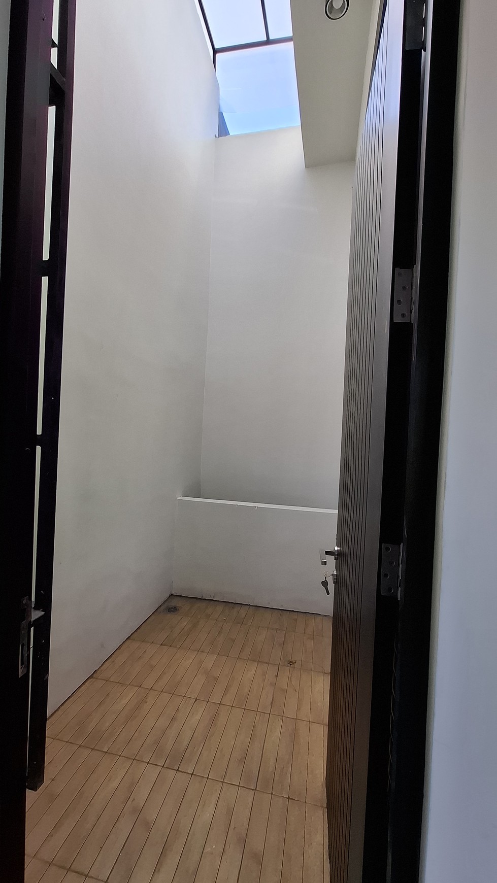 Rumah Hook Eksklusif di Rungkut Mapan Tengah - Desain Minimalis Modern