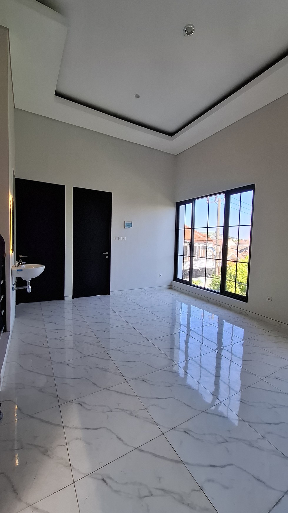 Rumah Hook Eksklusif di Rungkut Mapan Tengah - Desain Minimalis Modern