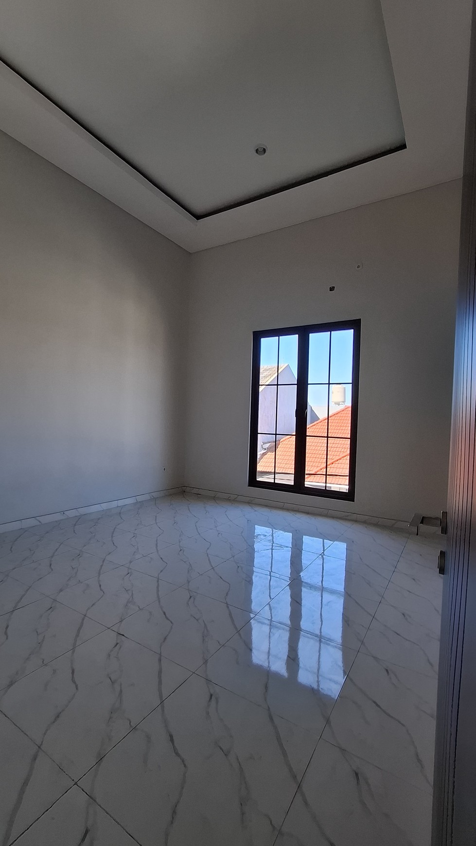 Rumah Hook Eksklusif di Rungkut Mapan Tengah - Desain Minimalis Modern