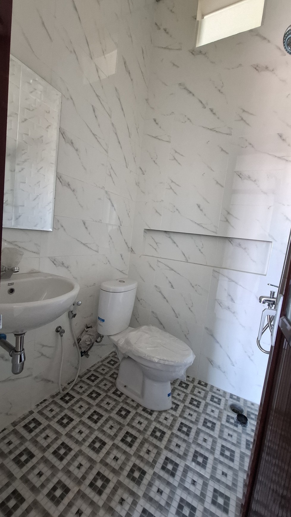 Rumah Hook Eksklusif di Rungkut Mapan Tengah - Desain Minimalis Modern