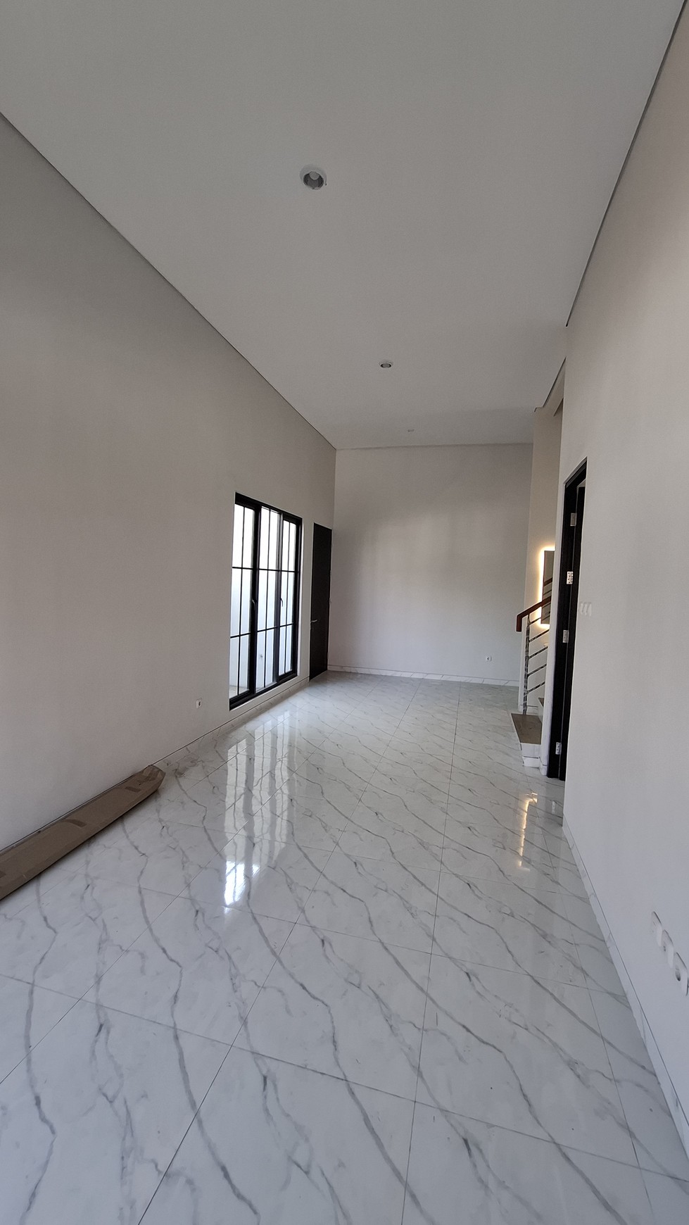 Rumah Hook Eksklusif di Rungkut Mapan Tengah - Desain Minimalis Modern