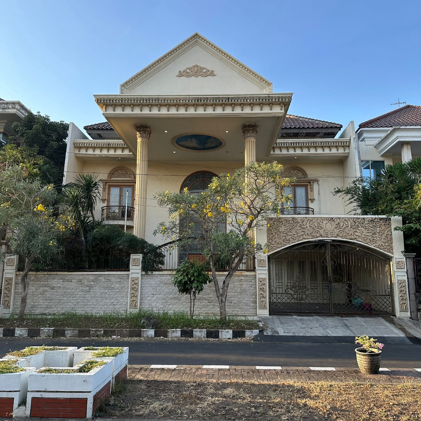 Dijual Rumah Mewah 400m2 Margorejo Indah Surabaya Timur Semi Furnished