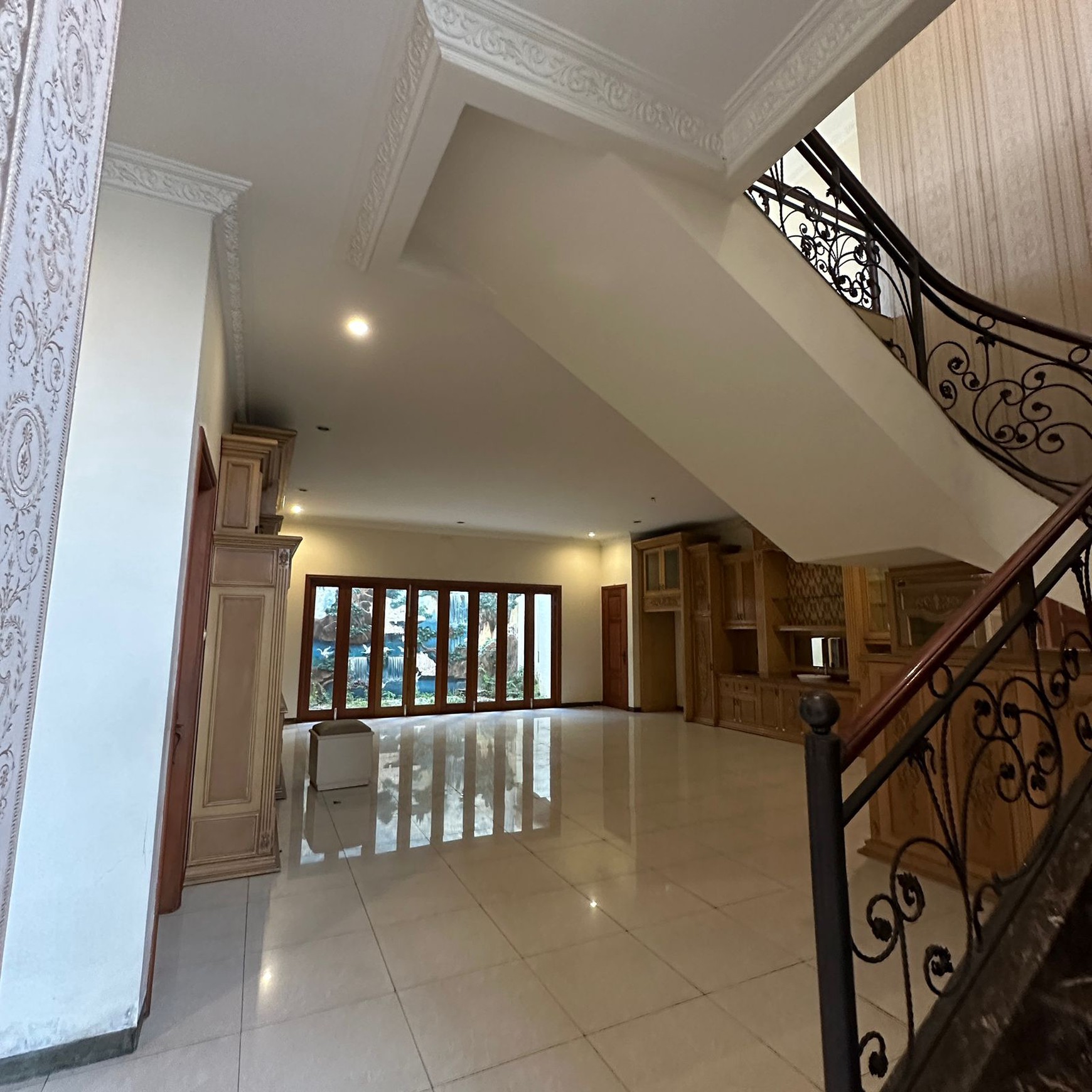 Dijual Rumah Mewah 400m2 Margorejo Indah Surabaya Timur Semi Furnished