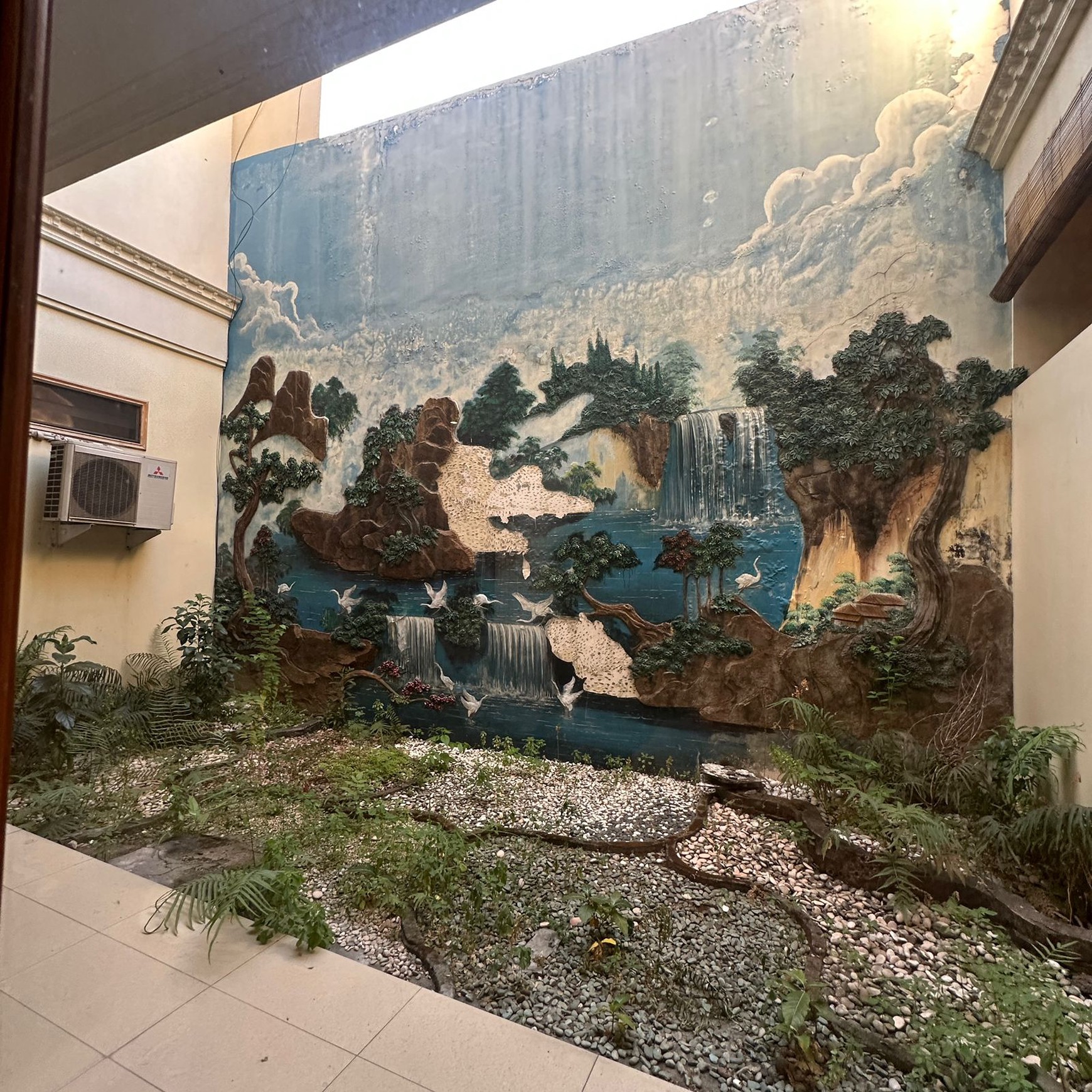 Dijual Rumah Mewah 400m2 Margorejo Indah Surabaya Timur Semi Furnished