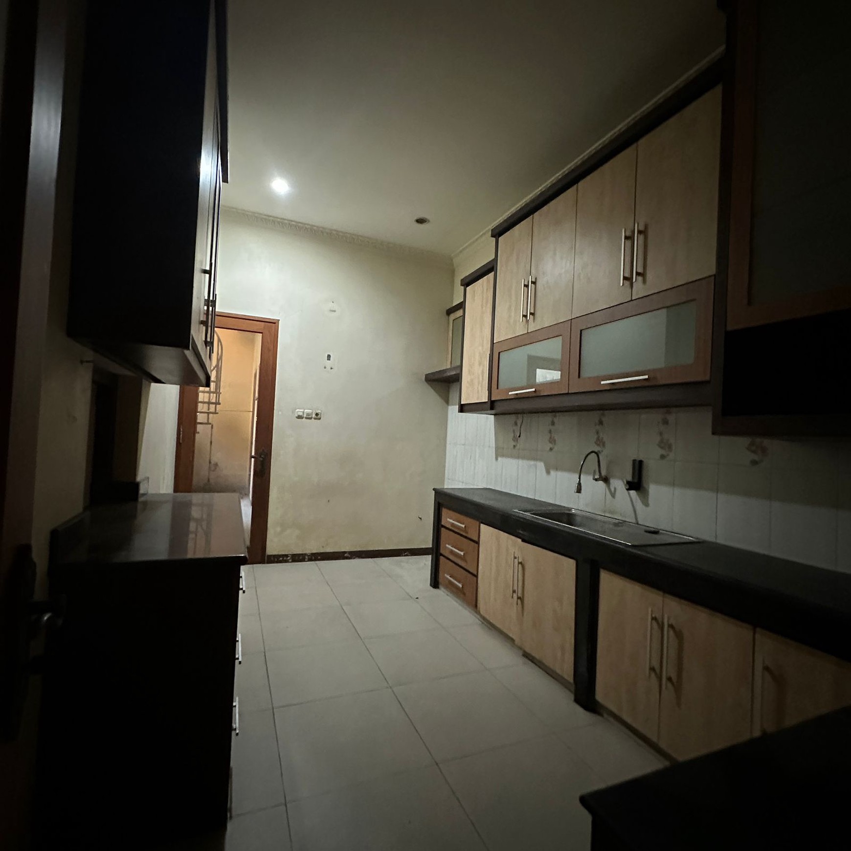 Dijual Rumah Mewah 400m2 Margorejo Indah Surabaya Timur Semi Furnished
