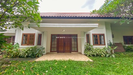 Dijual Hunian Nyaman dengan Kolam Renang di Kebayoran Baru
