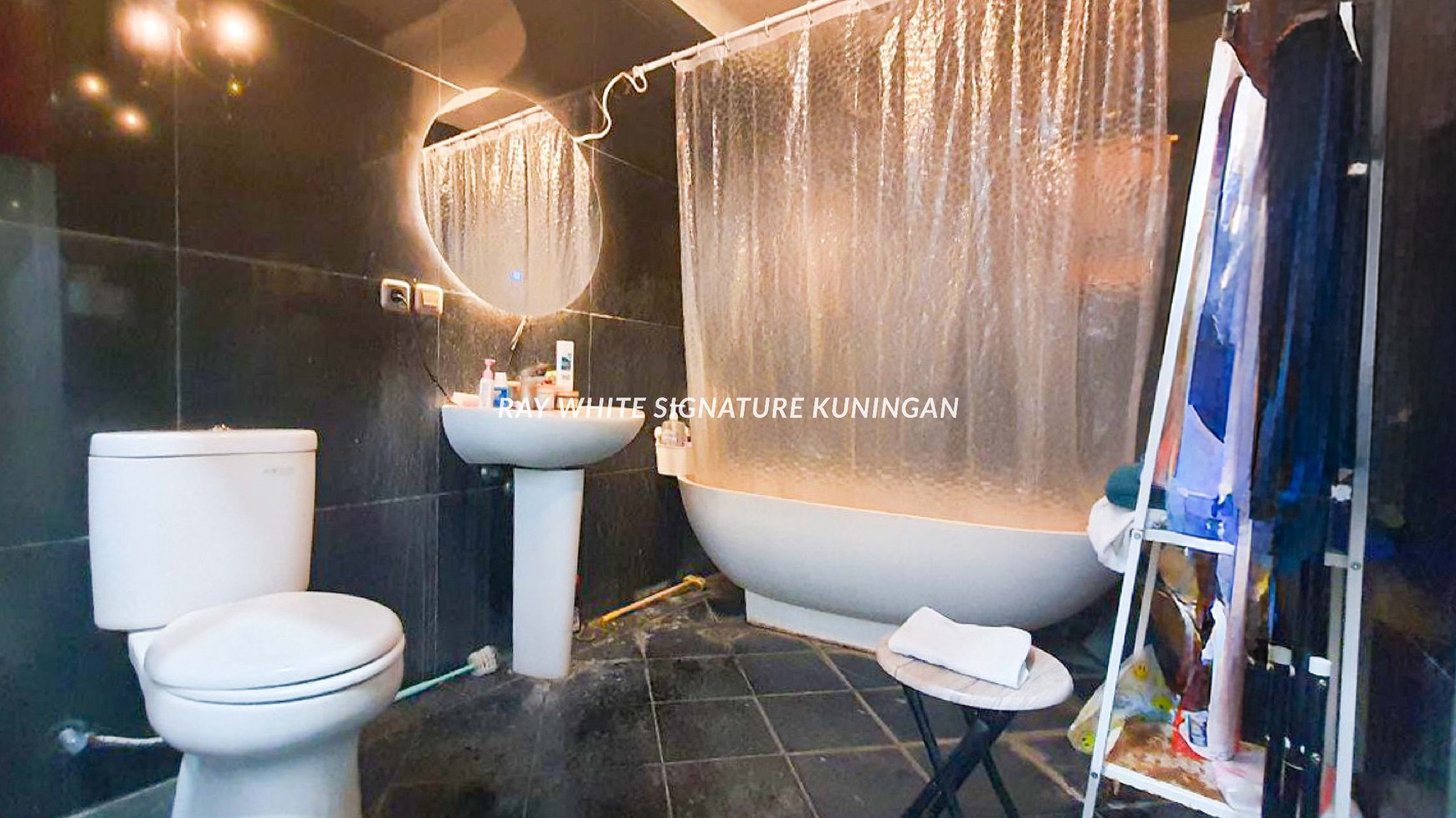 Rumah 3 Lantai Lokasi Strategis di Jl. Guru Saidi II, Blok A Kebayoran Baru