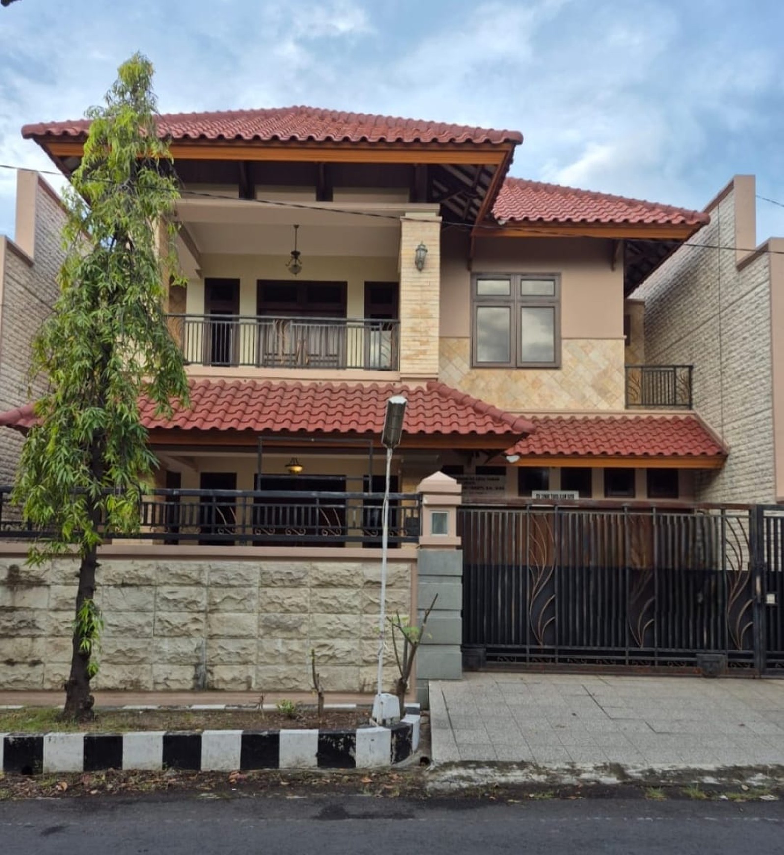 Rumah Terawat Istimewa Rungkut Mapan Surabaya