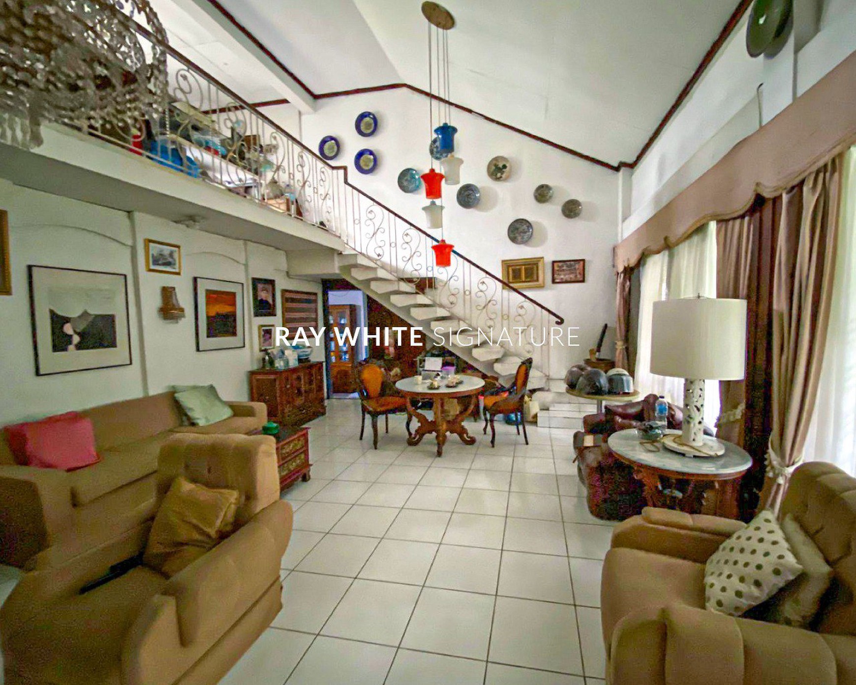 Rumah Lama Pinggir Jalan Raya Cocok Untuk Investasi di Jl Wijaya I
