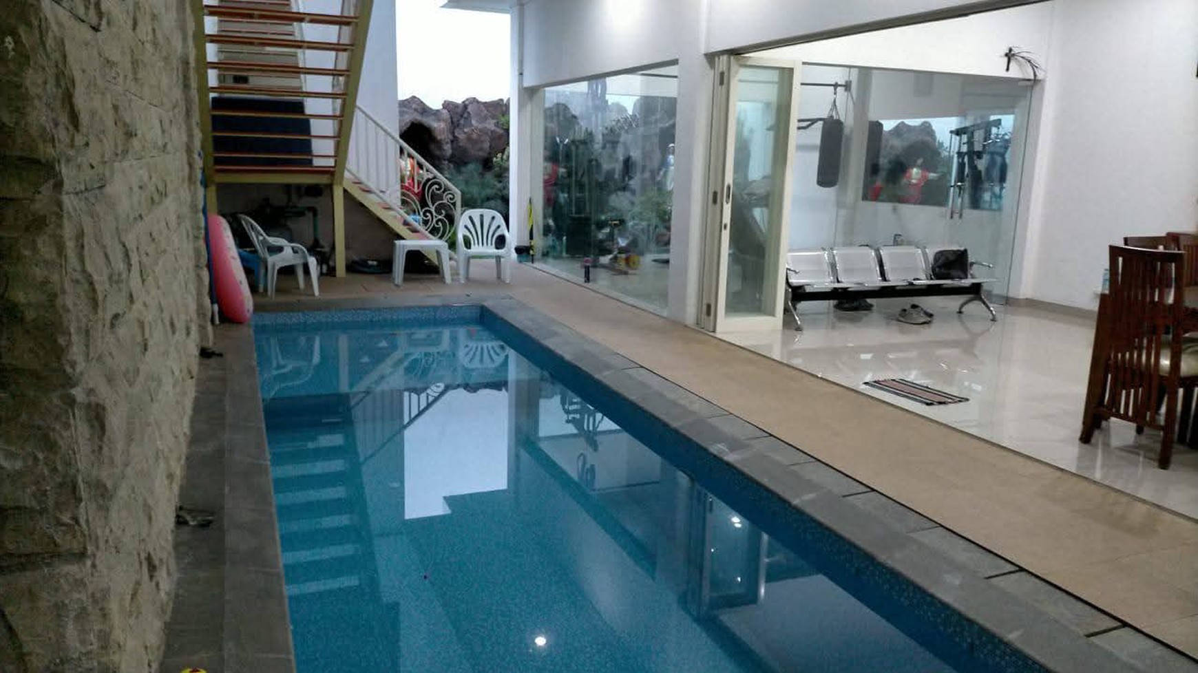 JUAL CEPAT RUMAH 2 LANTAI DI PETEMON SURABAYA PUSAT deket kedungdoro Plus furnish