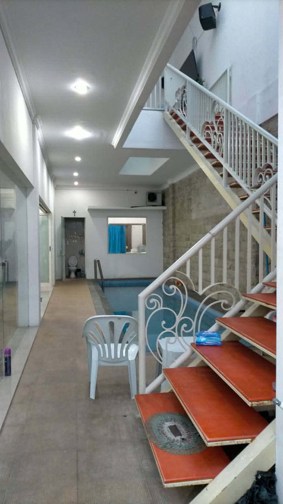 JUAL CEPAT RUMAH 2 LANTAI DI PETEMON SURABAYA PUSAT deket kedungdoro Plus furnish