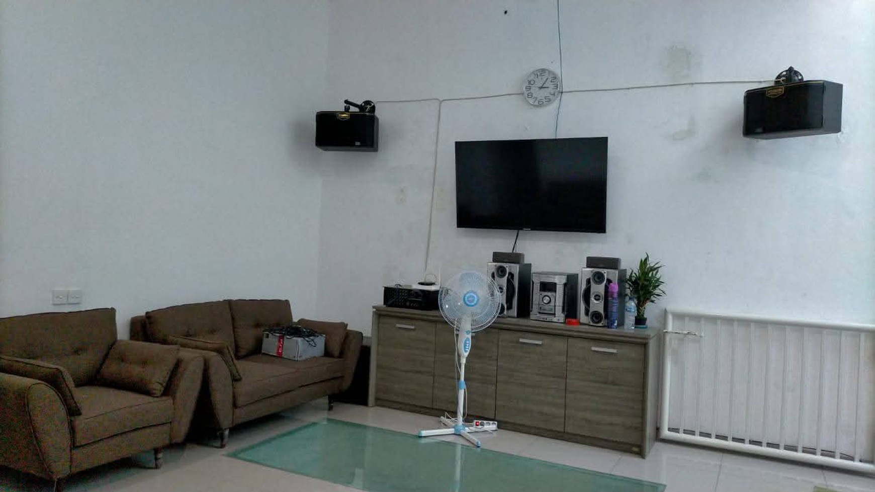 JUAL CEPAT RUMAH 2 LANTAI DI PETEMON SURABAYA PUSAT deket kedungdoro Plus furnish