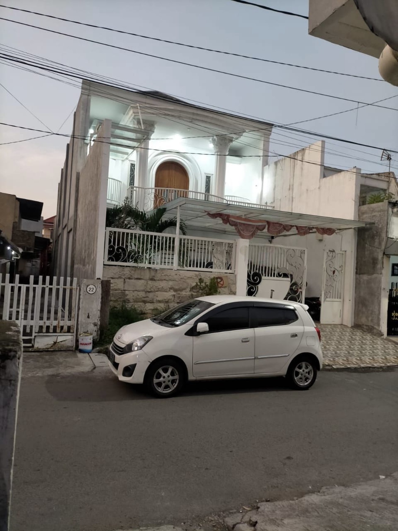 JUAL CEPAT RUMAH 2 LANTAI DI PETEMON SURABAYA PUSAT deket kedungdoro Plus furnish