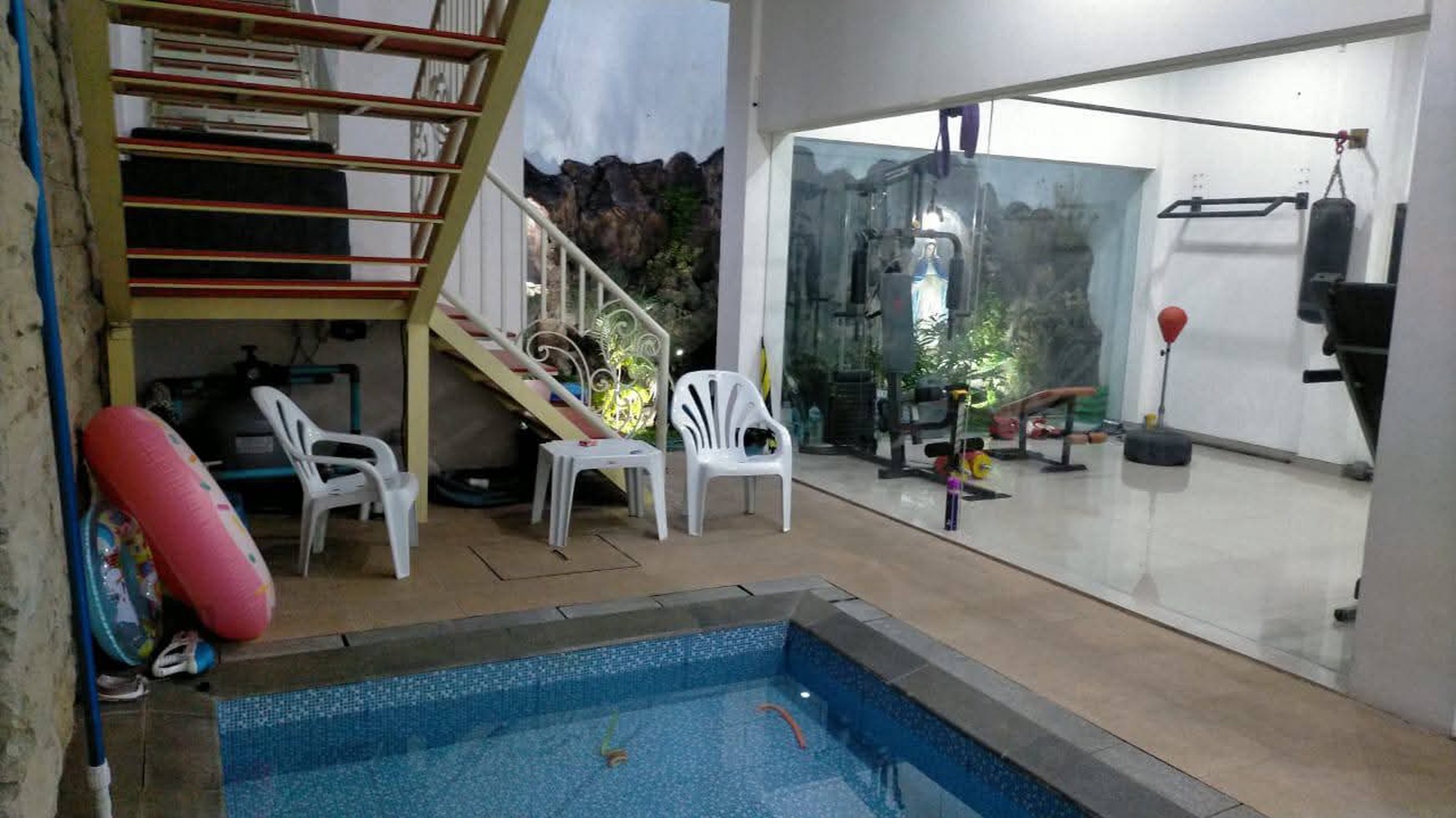 JUAL CEPAT RUMAH 2 LANTAI DI PETEMON SURABAYA PUSAT deket kedungdoro Plus furnish