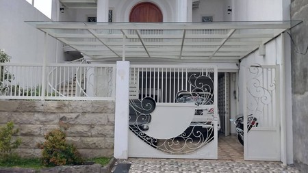 JUAL CEPAT RUMAH 2 LANTAI DI PETEMON SURABAYA PUSAT deket kedungdoro Plus furnish