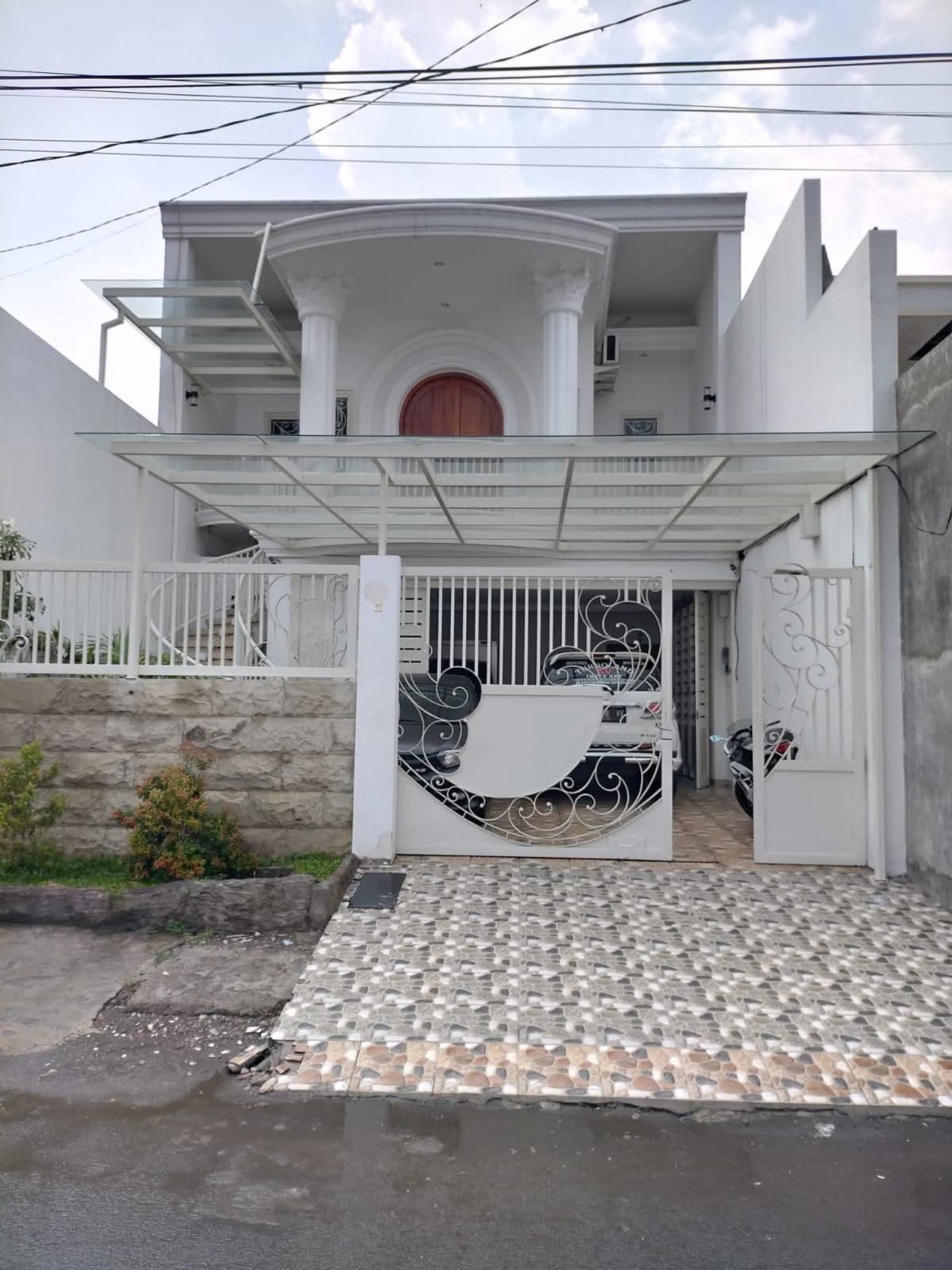 JUAL CEPAT RUMAH 2 LANTAI DI PETEMON SURABAYA PUSAT deket kedungdoro Plus furnish