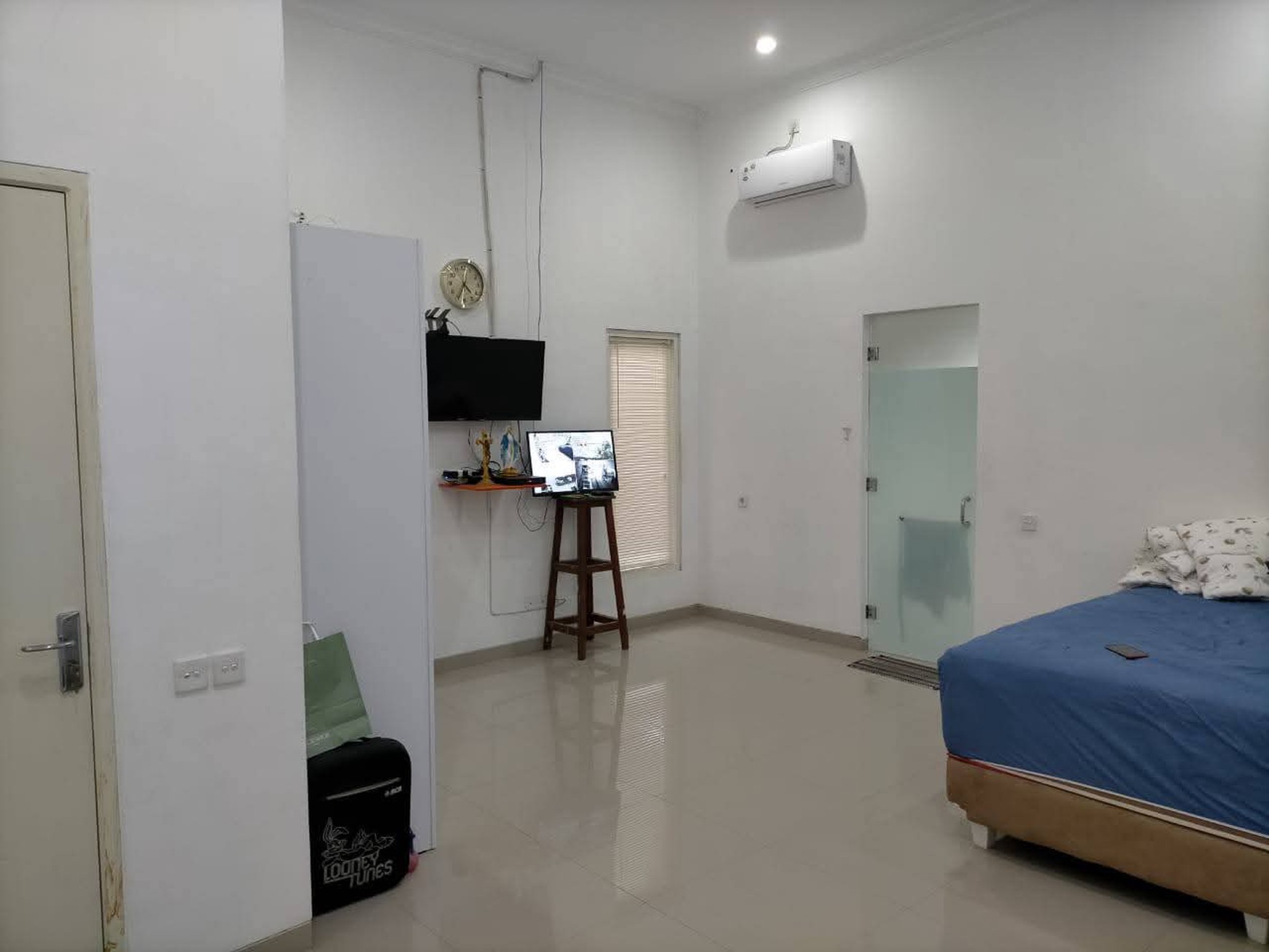 JUAL CEPAT RUMAH 2 LANTAI DI PETEMON SURABAYA PUSAT deket kedungdoro Plus furnish