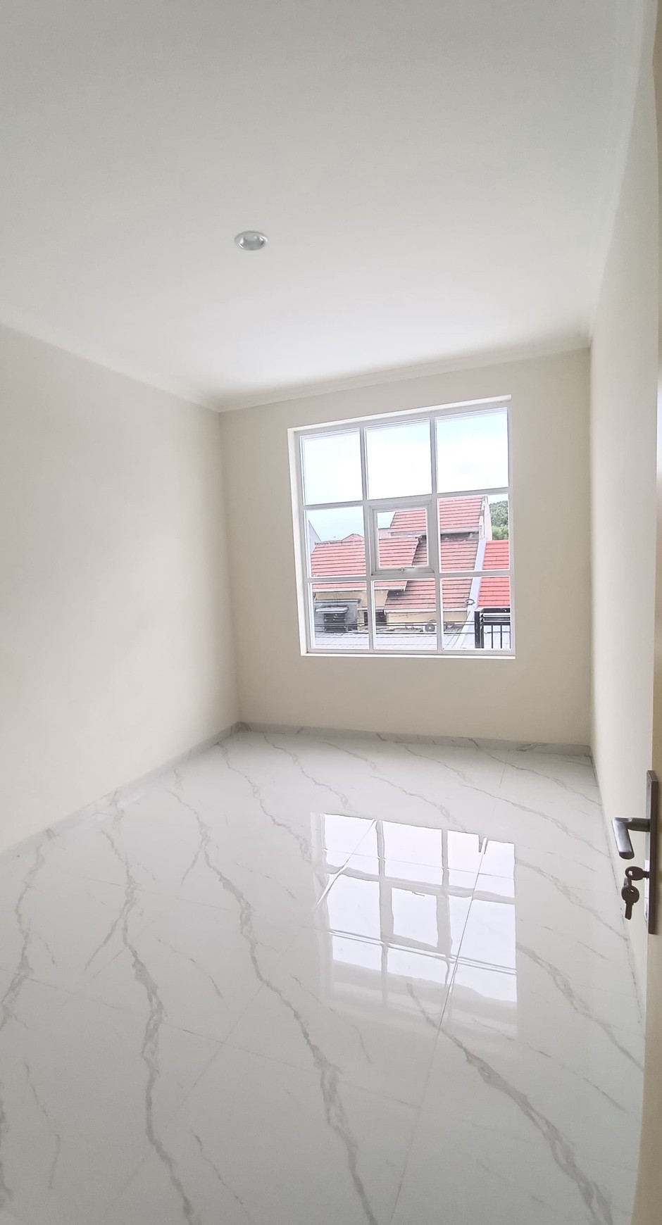 *DIJUAL CEPAT!!* *Rumah BARU GRESSS* *Ketintang Madya* *Gayungan - Surabaya Selatan*