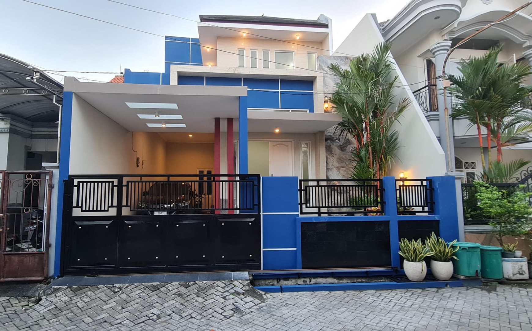 Dijual Rumah Modern Minimalis 2 Lantai One Gate Di Perum Karah , Jambangan Surabaya Selatan