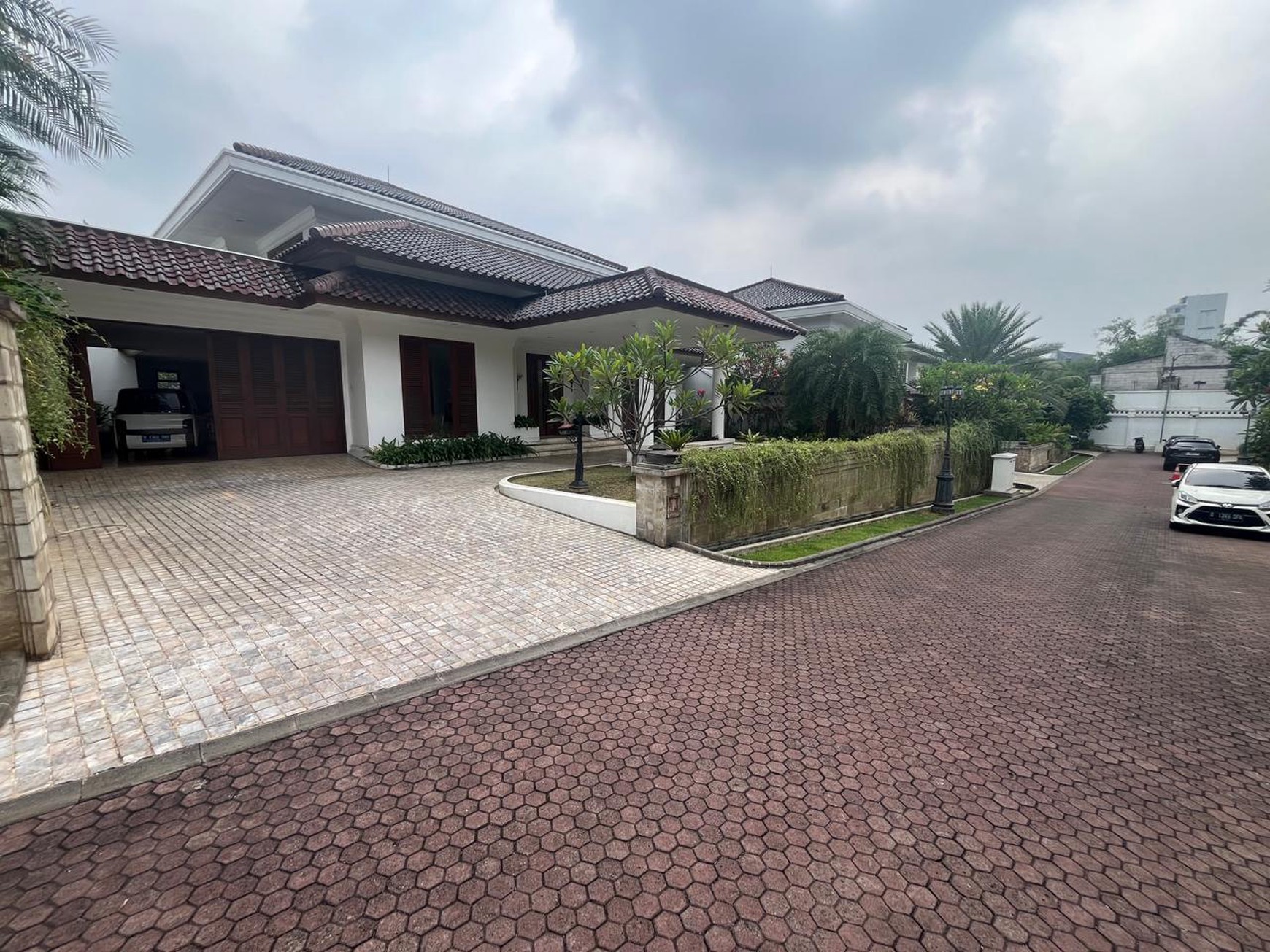 Rumah Hitung Tanah Area Cipete