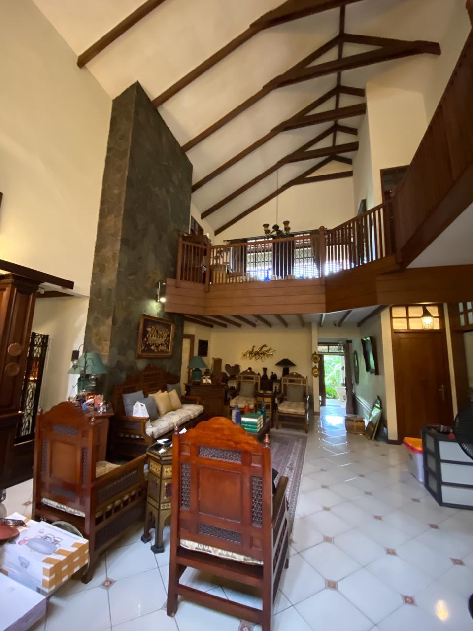 Dijual Rumah Lokasi di Jl. Patal Senayan, Kebayoran Lama, Jakarta Selatan
