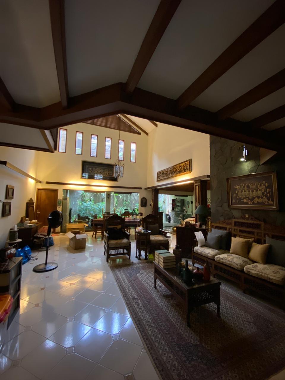 Dijual Rumah Lokasi di Jl. Patal Senayan, Kebayoran Lama, Jakarta Selatan