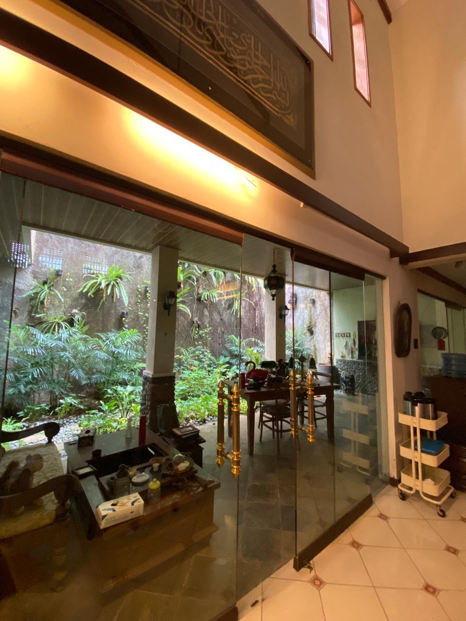 Dijual Rumah Lokasi di Jl. Patal Senayan, Kebayoran Lama, Jakarta Selatan
