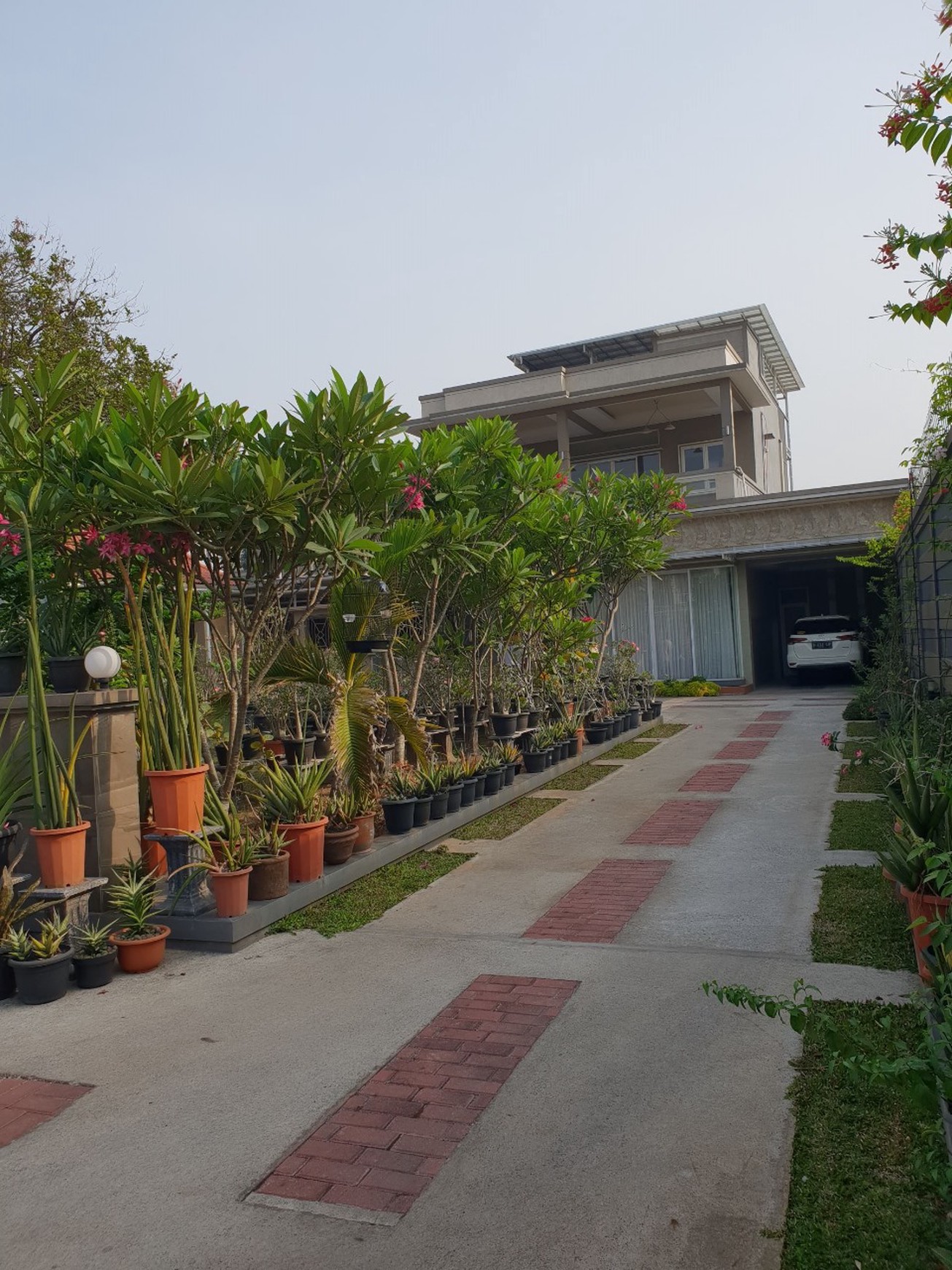 Rumah Villa  3 lantai di Belakang Bukit Golf Cibubur