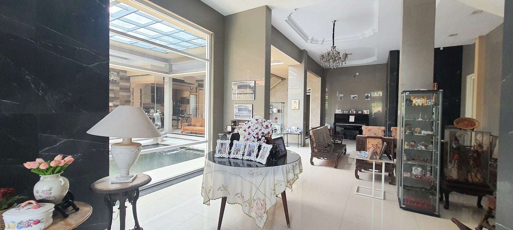 Rumah Villa  3 lantai di Belakang Bukit Golf Cibubur