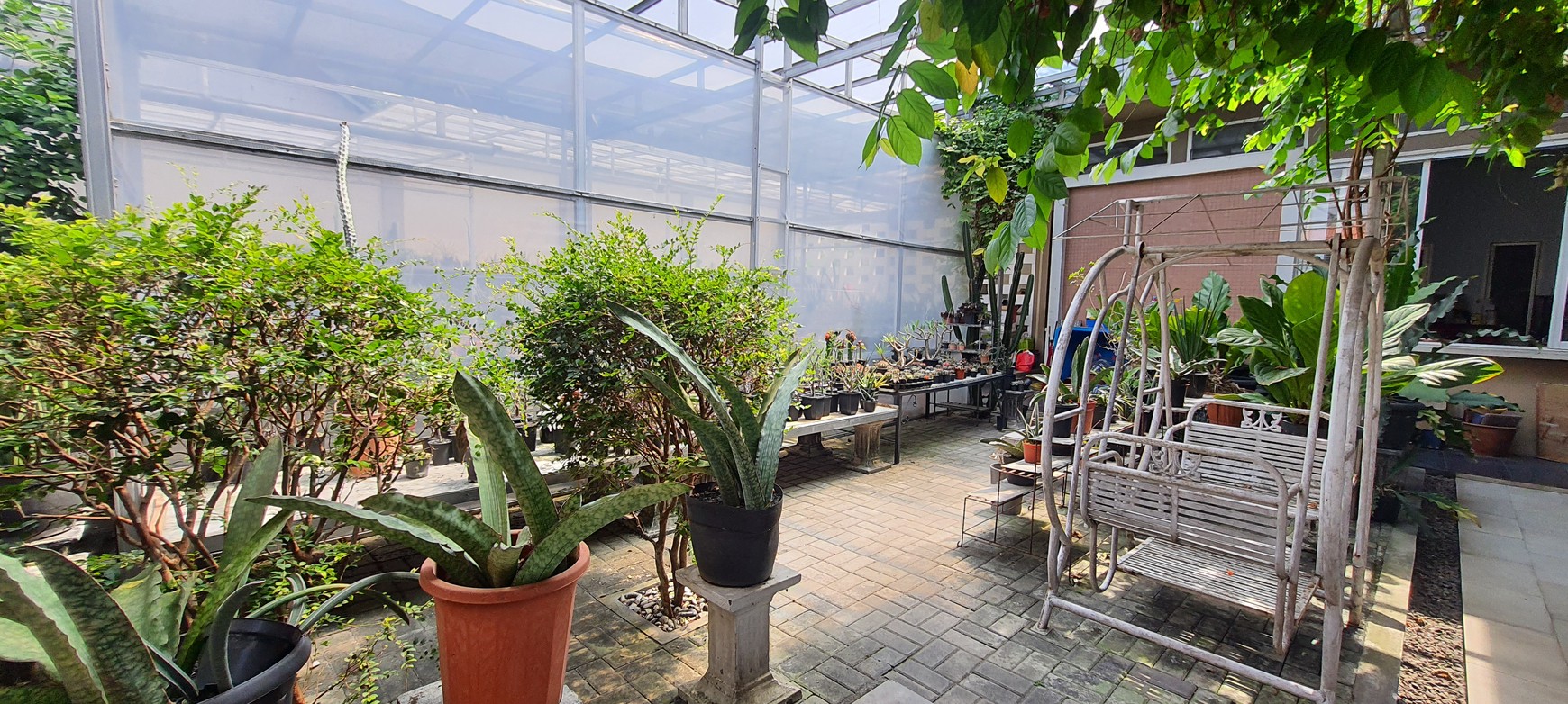 Rumah Villa  3 lantai di Belakang Bukit Golf Cibubur