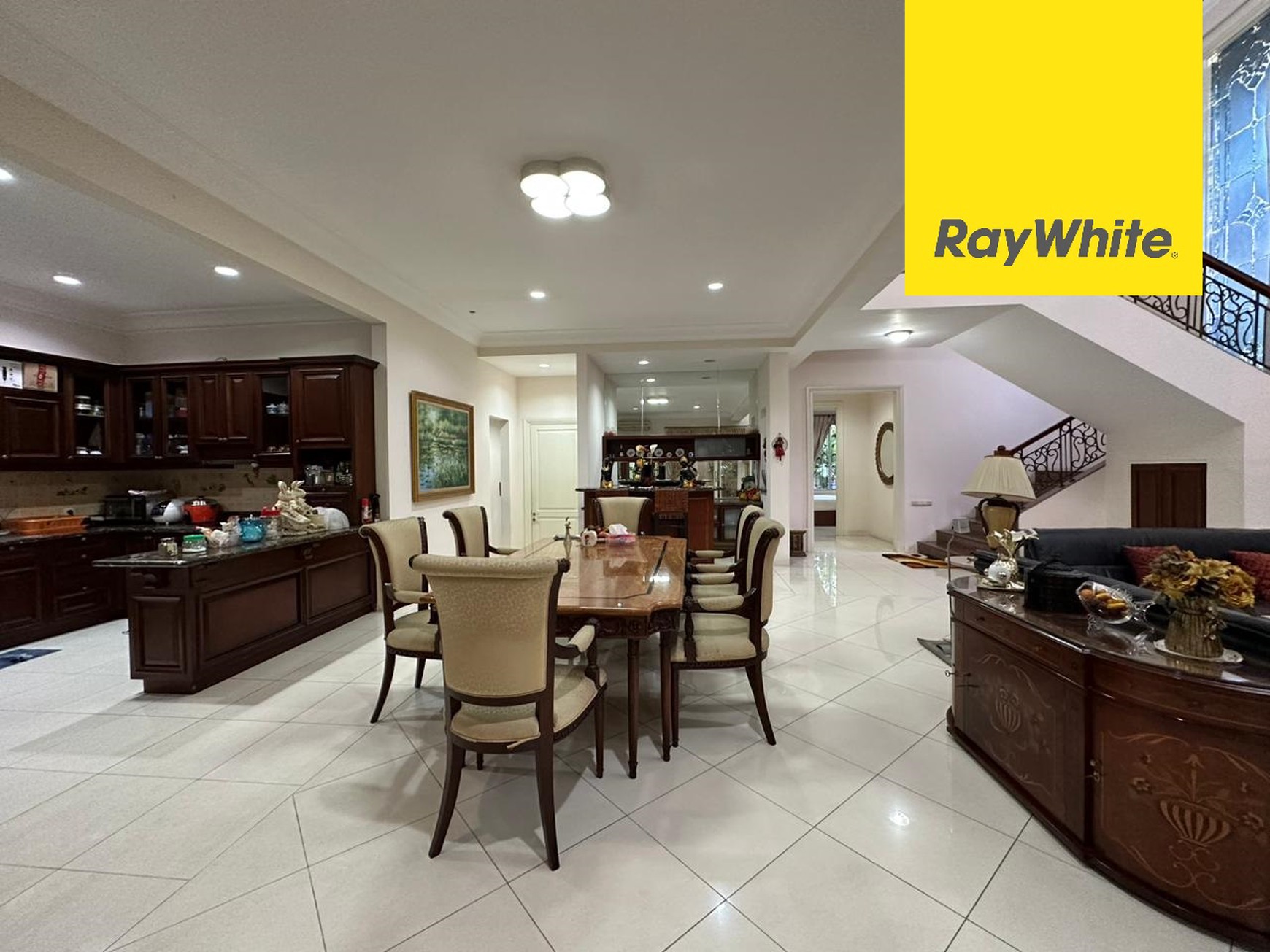 Rumah Dijual Di Graha Family Surabaya