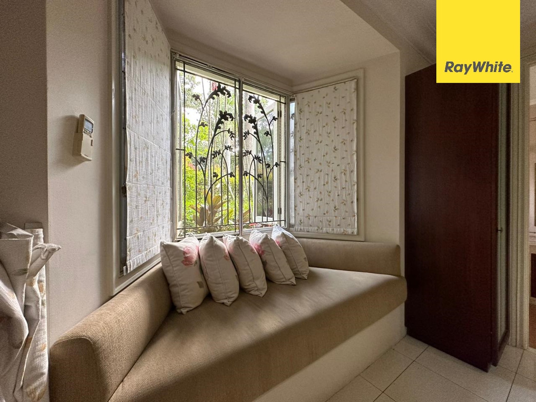 Rumah Dijual Di Graha Family Surabaya