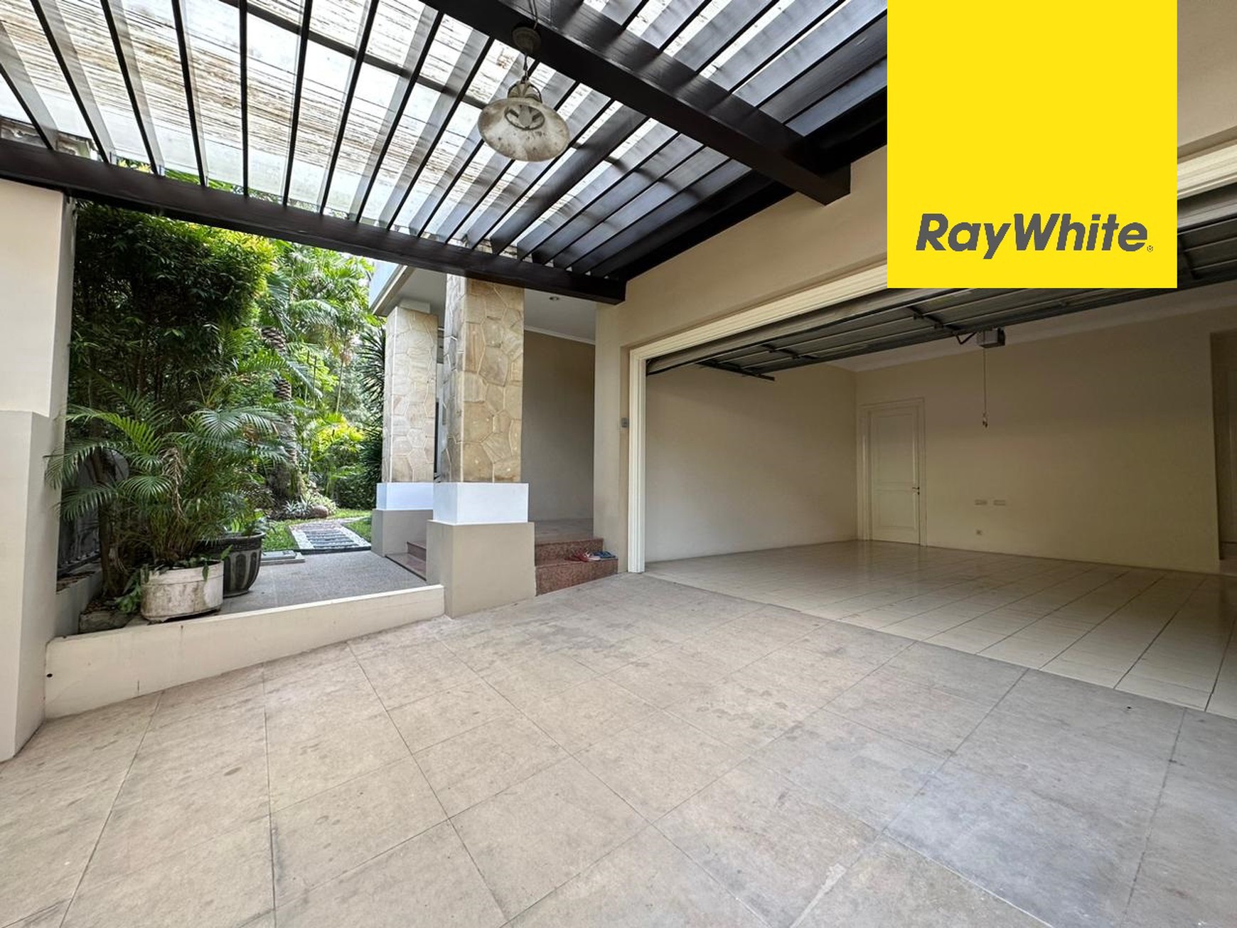 Rumah Dijual Di Graha Family Surabaya
