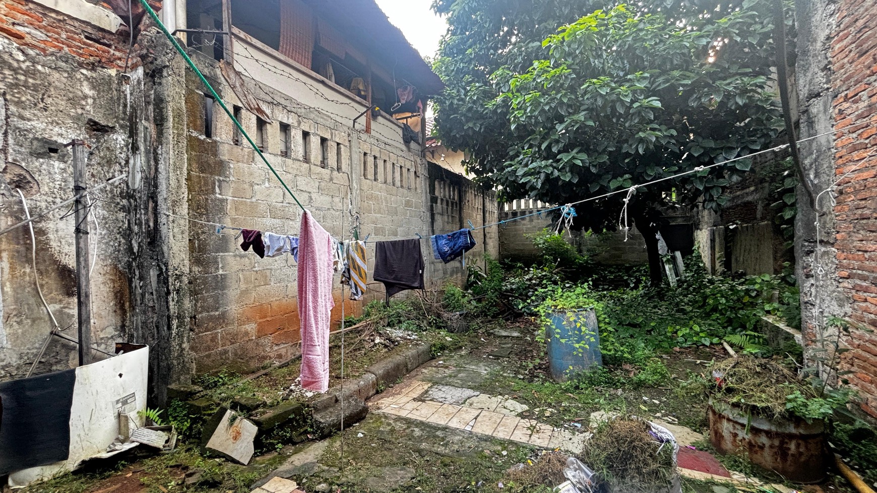 Rumah Di Area Komersil Jl. Wahid Hasyim, Dekat Kawasan Bisnis Jl. MH Thamrin, Jakarta Pusat