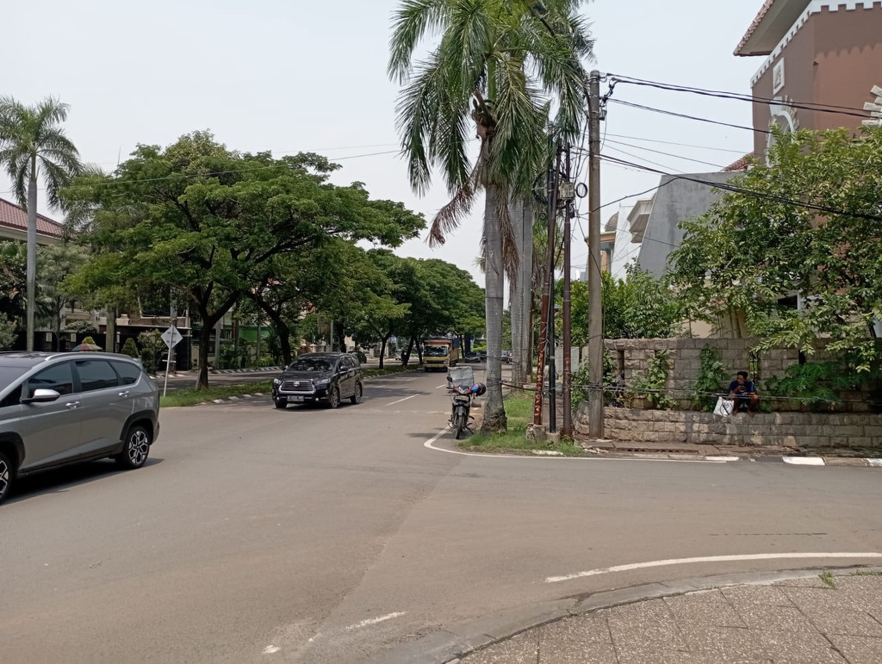 Rumah 2.5 Lantai di Jalan Utama Cocok utk Usaha Apapun dekat Bandara International Soetta