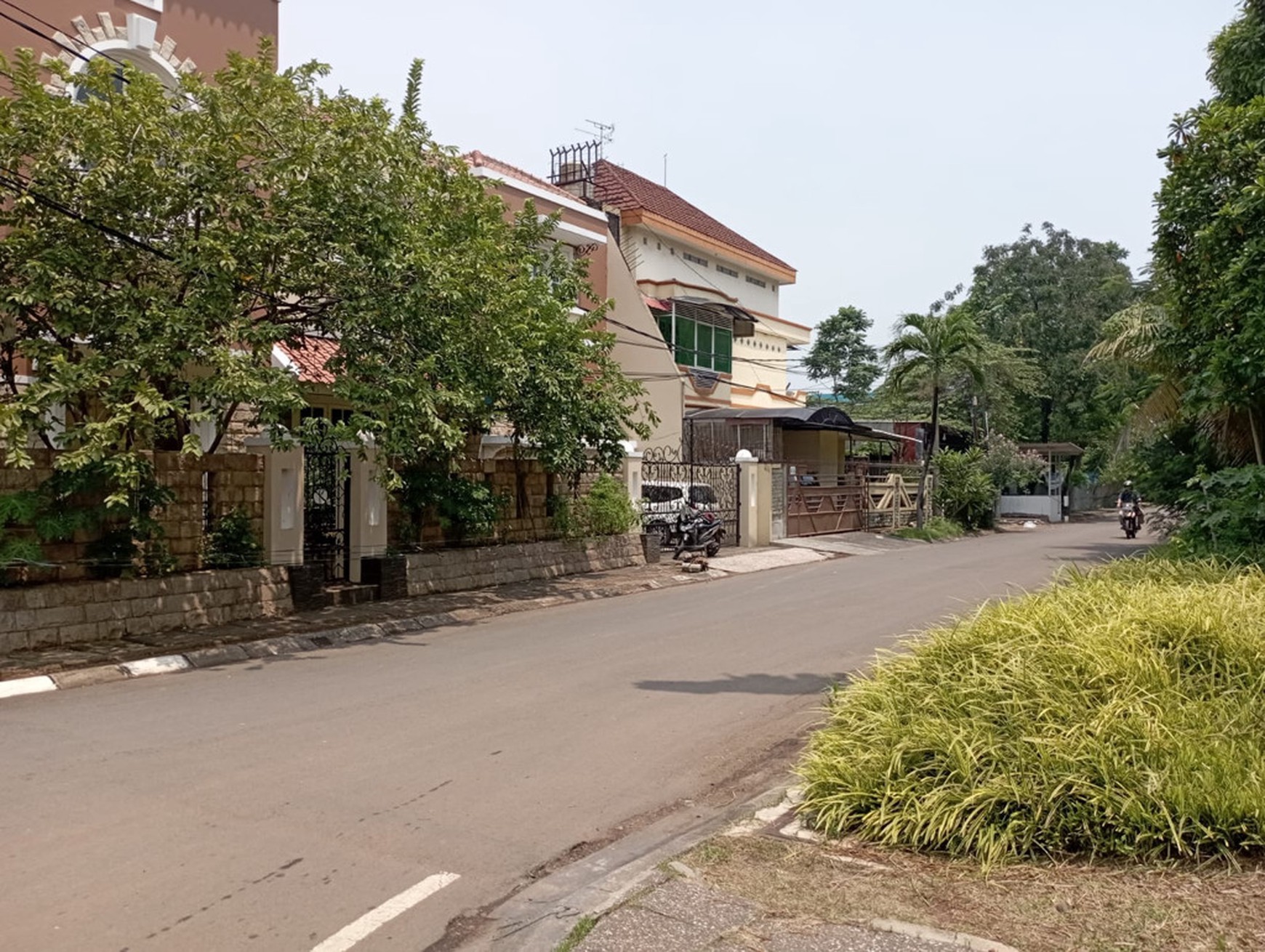 Rumah 2.5 Lantai di Jalan Utama Cocok utk Usaha Apapun dekat Bandara International Soetta