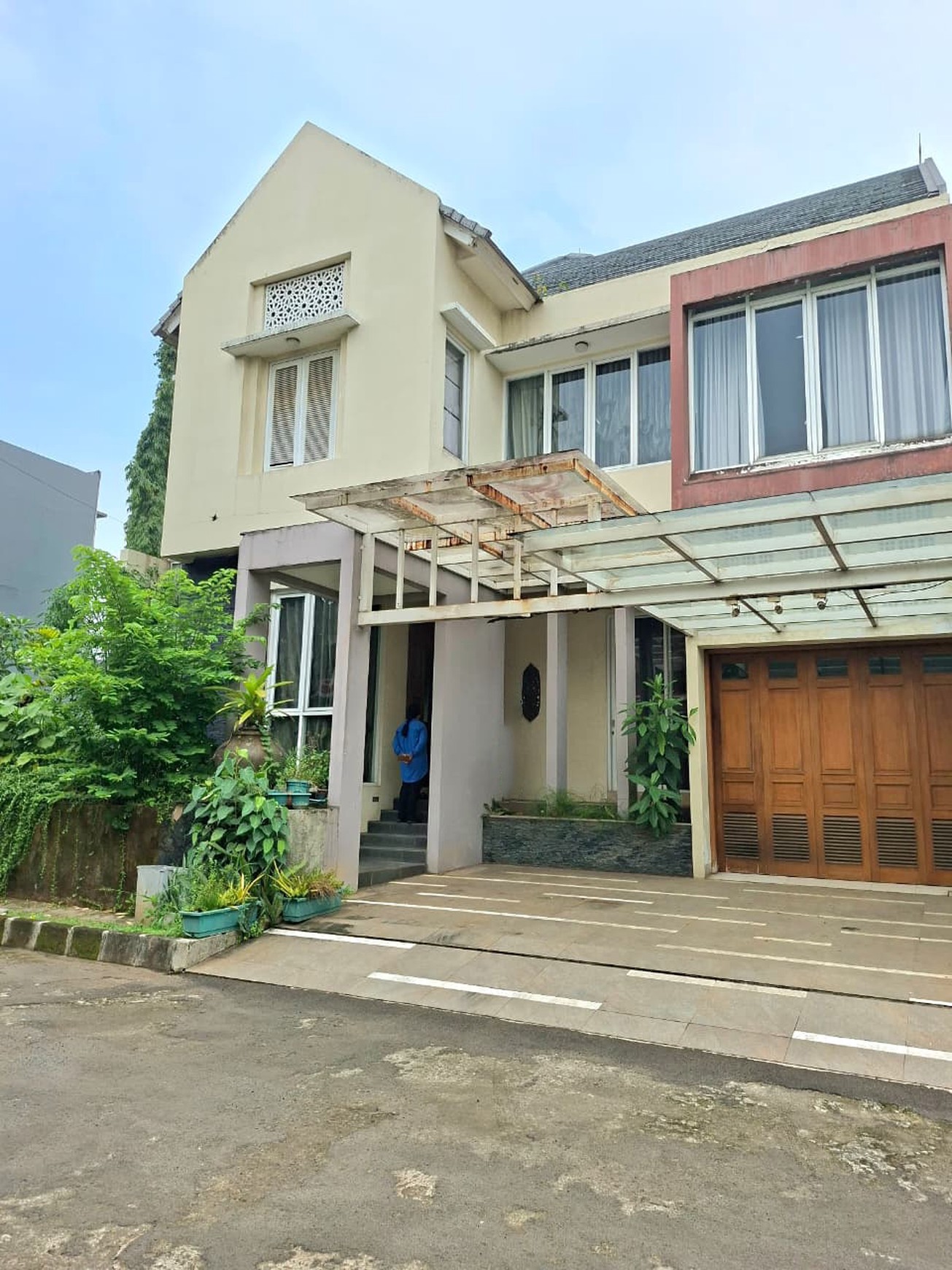Rumah 2 Lantai di Bintaro Sektor 8 dengan KT 4+1 KM 4+1 sudah SHM