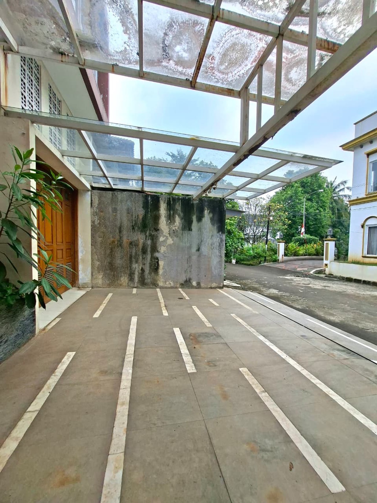 Rumah 2 Lantai di Bintaro Sektor 8 dengan KT 4+1 KM 4+1 sudah SHM