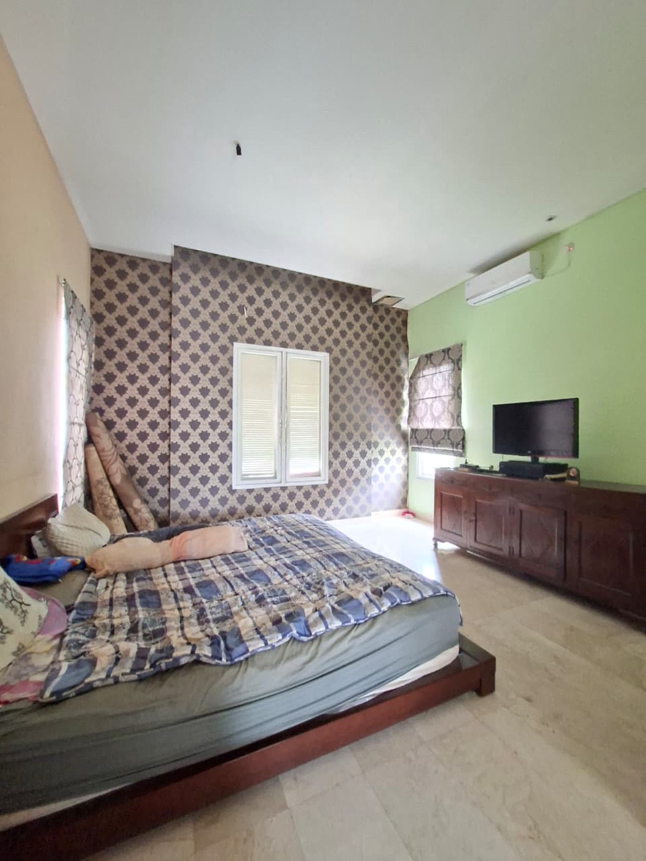 Rumah 2 Lantai di Bintaro Sektor 8 dengan KT 4+1 KM 4+1 sudah SHM